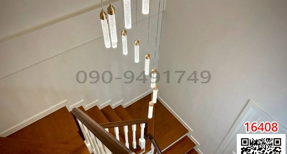 For rent 4 bedrooms townhouse in Bang Na, Bangkok