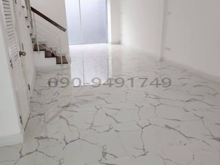 Casa adosada en alquiler de 3 habitaciones en Sai Mai, Bangkok