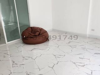 Casa adosada en alquiler de 3 habitaciones en Sai Mai, Bangkok