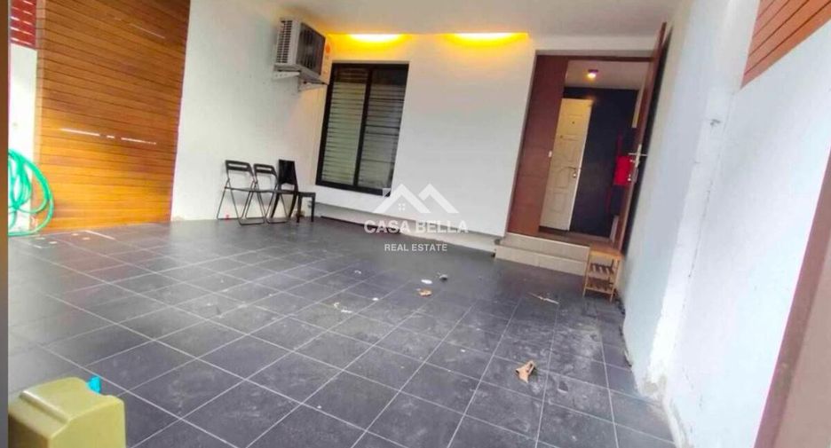 For sale 4 bedrooms townhouse in Bang Lamung, Chonburi