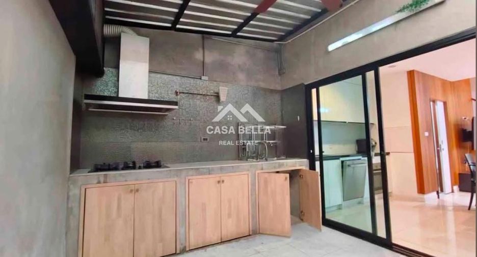For sale 4 bedrooms townhouse in Bang Lamung, Chonburi