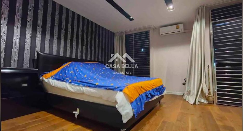 For sale 4 bedrooms townhouse in Bang Lamung, Chonburi