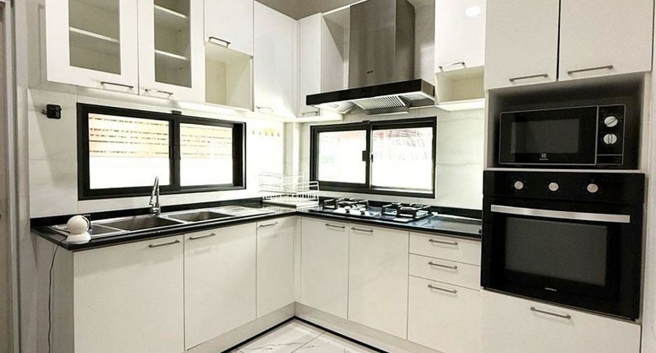 For rent and for sale 3 bedrooms house in Bang Phli, Samut Prakan