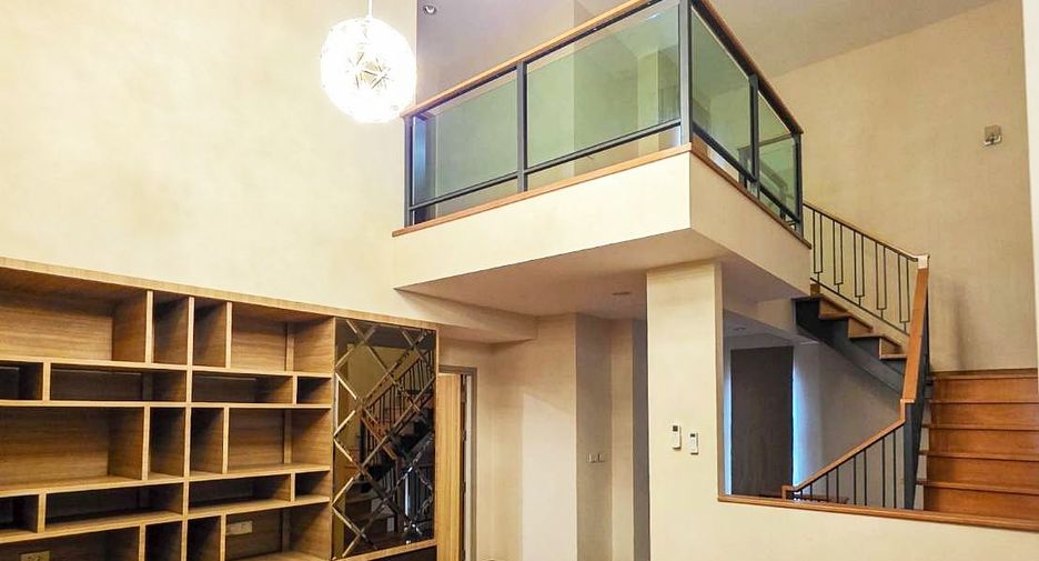 For sale 4 bedrooms house in Don Mueang, Bangkok