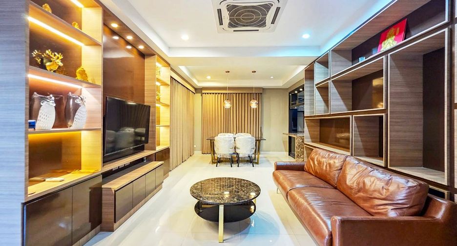 For sale 4 bedrooms house in Don Mueang, Bangkok