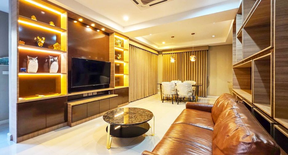 For sale 4 bedrooms house in Don Mueang, Bangkok