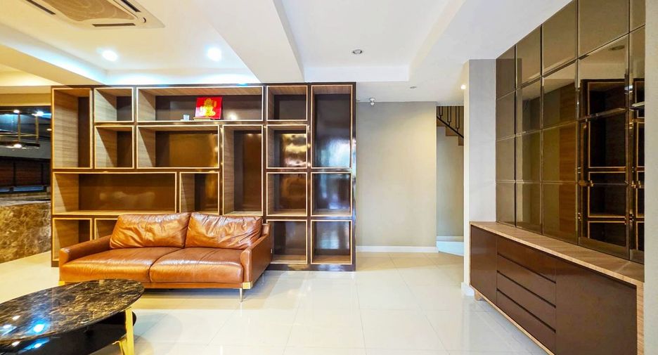 For sale 4 bedrooms house in Don Mueang, Bangkok