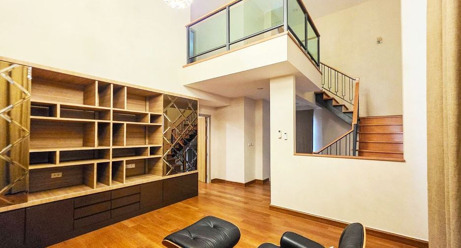 For sale 4 bedrooms house in Don Mueang, Bangkok