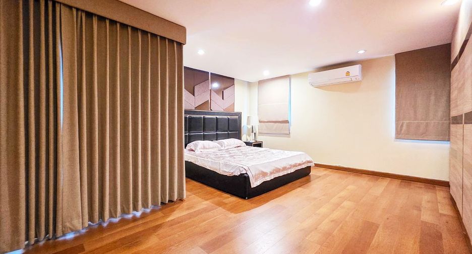 For sale 4 bedrooms house in Don Mueang, Bangkok