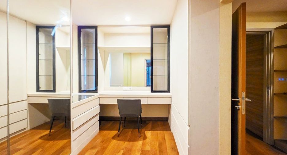 For sale 4 bedrooms house in Don Mueang, Bangkok