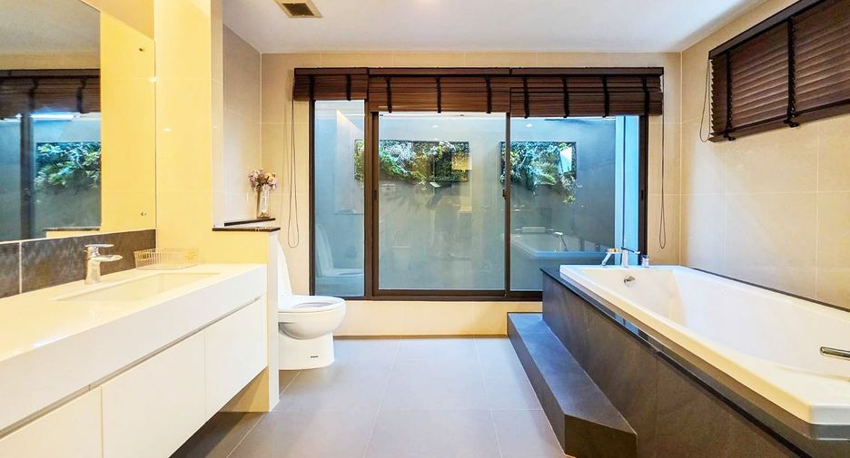For sale 4 bedrooms house in Don Mueang, Bangkok