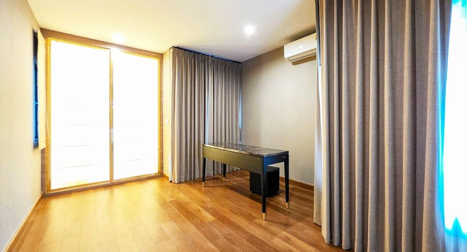 For sale 4 bedrooms house in Don Mueang, Bangkok