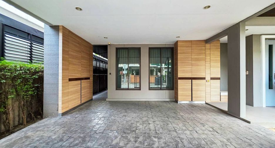For sale 4 bedrooms house in Don Mueang, Bangkok
