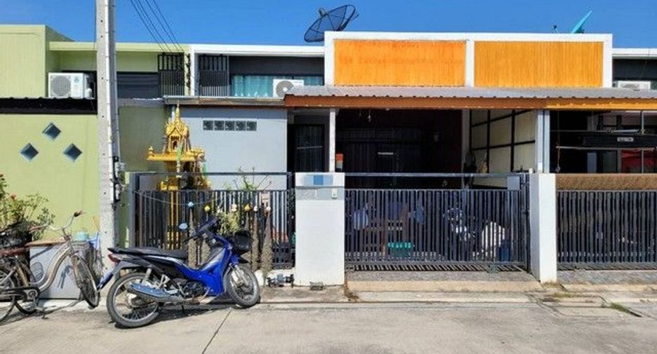 出售 1 卧室 联排别墅 在 Ban Khai, Rayong