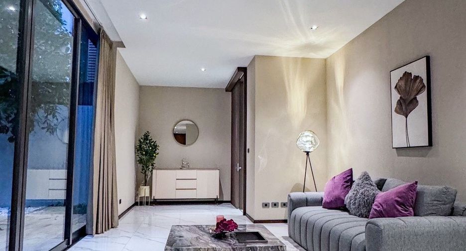 For sale 6 bedrooms house in Lat Phrao, Bangkok