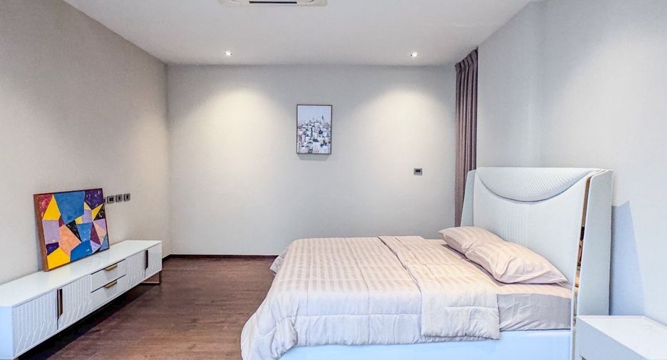 For sale 6 bedrooms house in Lat Phrao, Bangkok