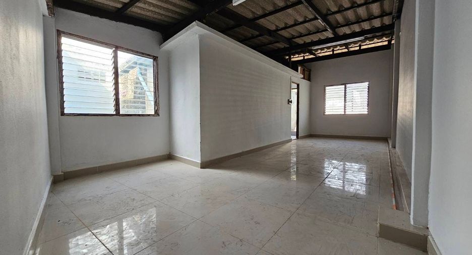 For sale 4 bedrooms retail Space in Yan Nawa, Bangkok