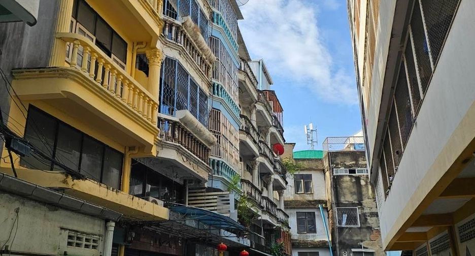 For sale 4 bedrooms retail Space in Yan Nawa, Bangkok