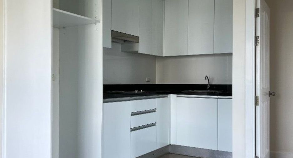 For sale 1 bed condo in Mueang Samut Prakan, Samut Prakan