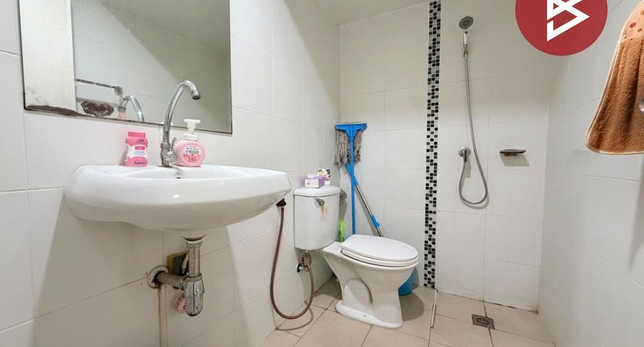 For sale 3 ベッドルーム townhouse in Krathum Baen, Samut Sakhon