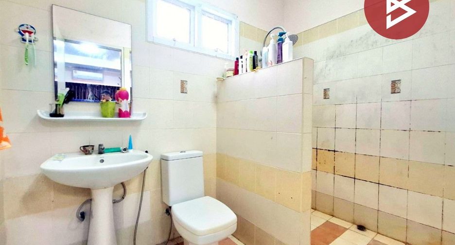 Casa en venta de 4 habitaciones en Si Racha, Chonburi