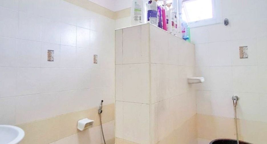 Casa en venta de 4 habitaciones en Si Racha, Chonburi
