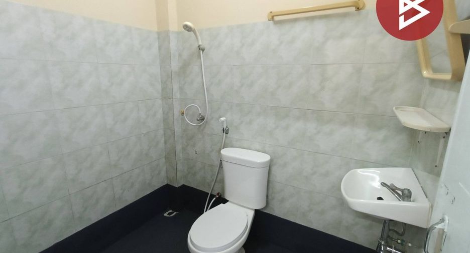 For sale 2 ベッドルーム townhouse in Sattahip, Chonburi