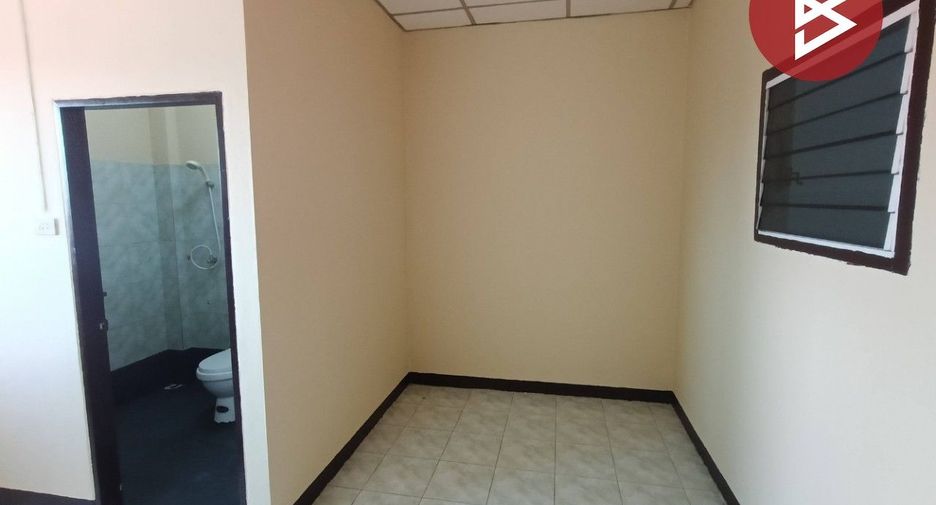 For sale 2 ベッドルーム townhouse in Sattahip, Chonburi