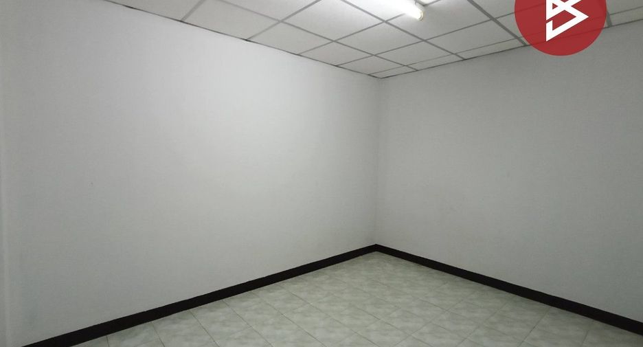 For sale 2 ベッドルーム townhouse in Sattahip, Chonburi