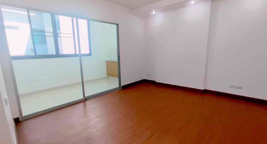 For sale 2 bedrooms condo in Huai Khwang, Bangkok
