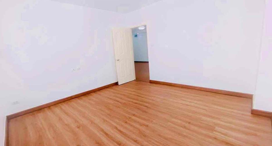 For sale 2 bedrooms condo in Huai Khwang, Bangkok