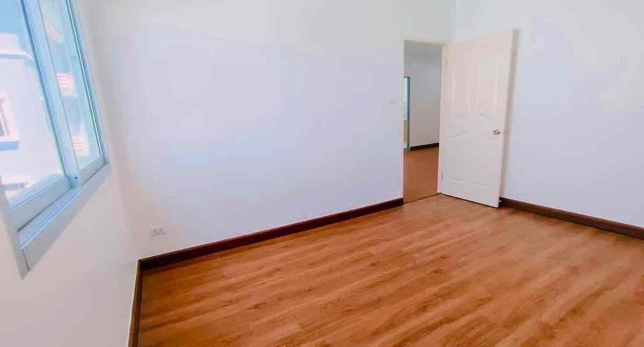 For sale 2 bedrooms condo in Huai Khwang, Bangkok