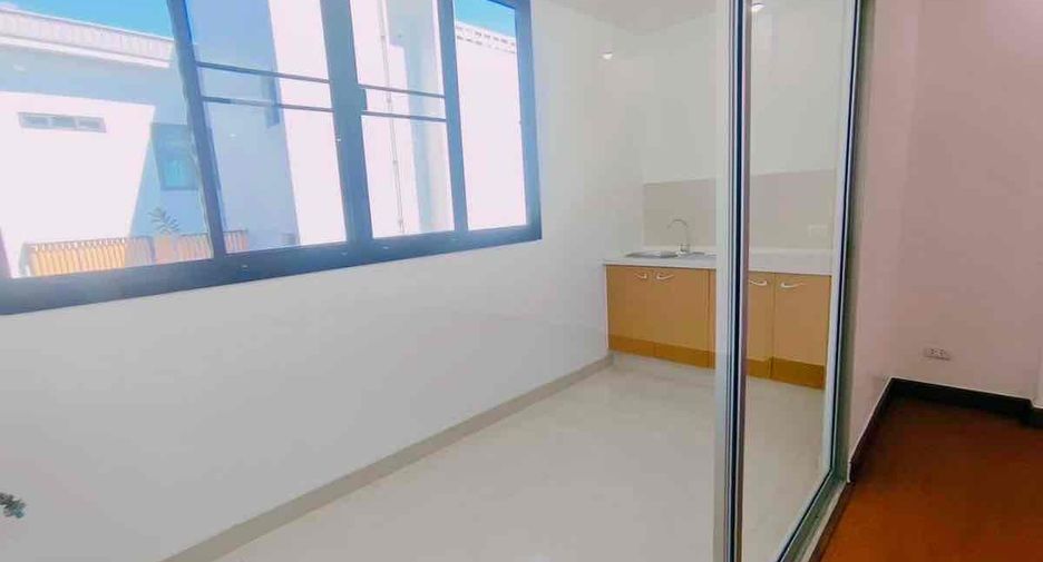 For sale 2 bedrooms condo in Huai Khwang, Bangkok