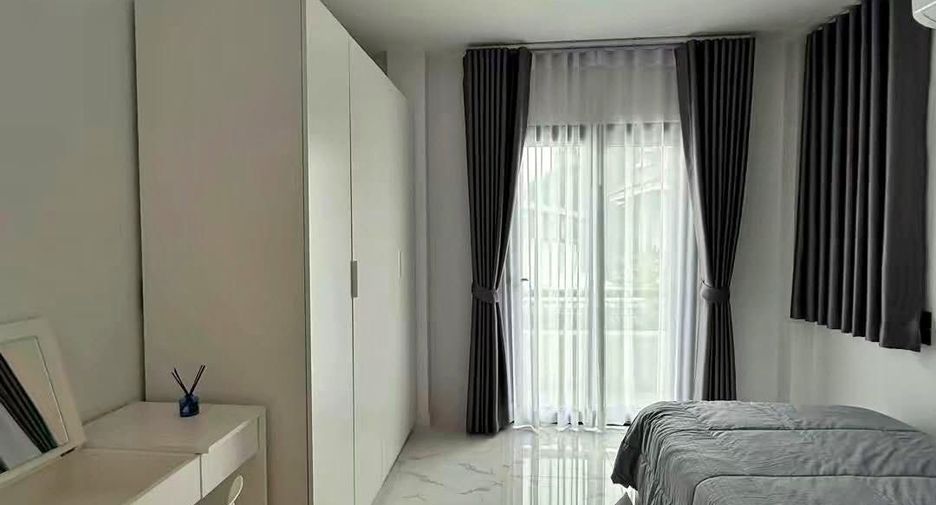 Casa en alquiler de 4 habitaciones en Bang Lamung, Chonburi