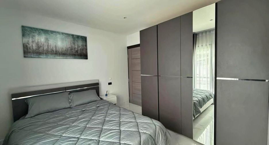 Casa en alquiler de 4 habitaciones en Bang Lamung, Chonburi