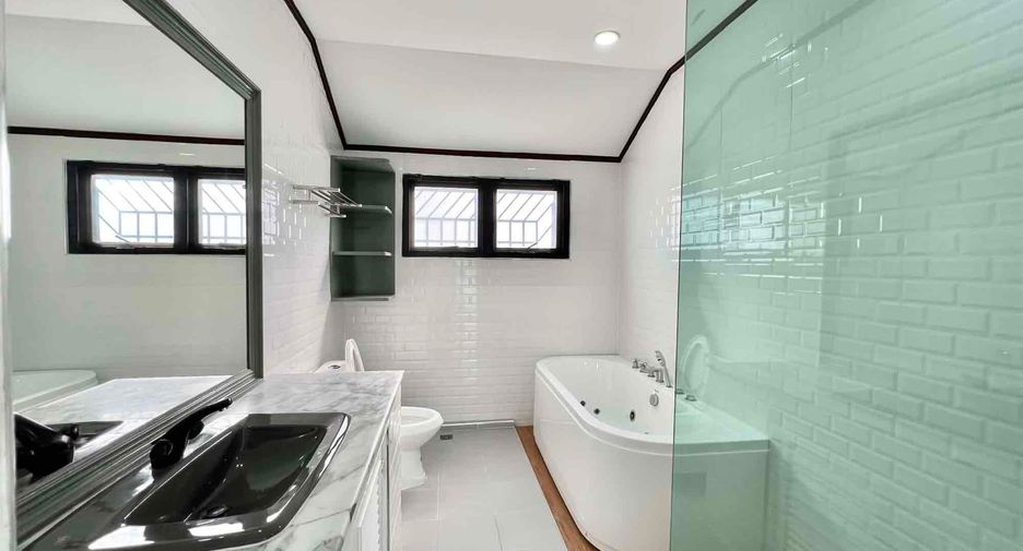 For rent and for sale 3 bedrooms villa in Sattahip, Chonburi