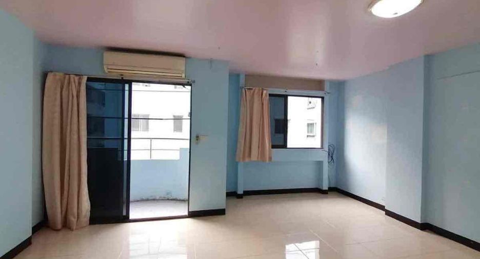 For sale 1 bed condo in Lat Phrao, Bangkok