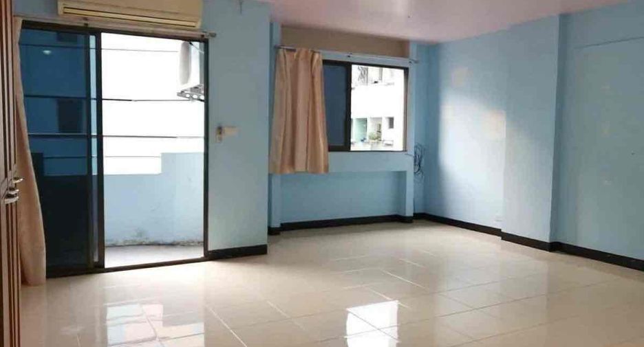 For sale 1 bed condo in Lat Phrao, Bangkok