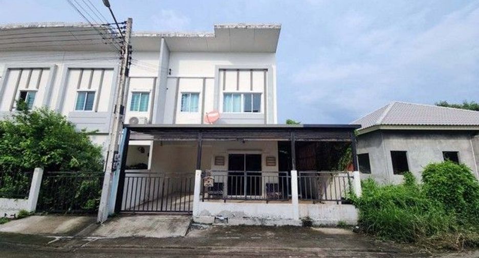 出售 1 卧室 联排别墅 在 Ban Khai, Rayong