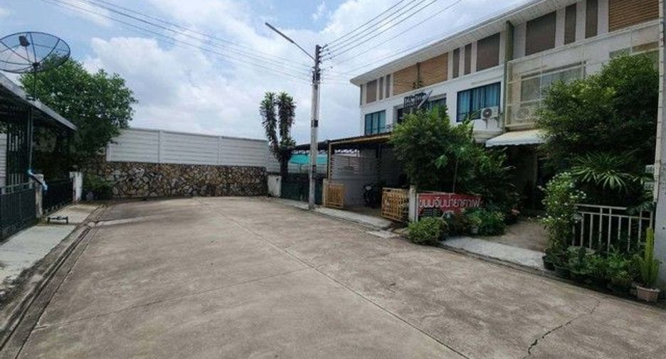 出售 1 卧室 联排别墅 在 Ban Khai, Rayong