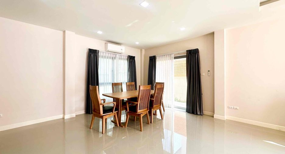 For sale 3 bedrooms house in Sattahip, Pattaya
