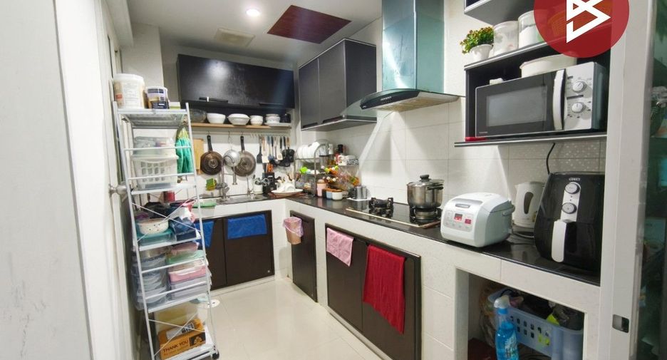 Casa adosada en venta de 3 habitaciones en Phra Pradaeng, Samut Prakan