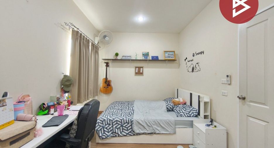 Casa adosada en venta de 3 habitaciones en Phra Pradaeng, Samut Prakan