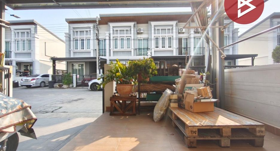 Casa adosada en venta de 3 habitaciones en Phra Pradaeng, Samut Prakan