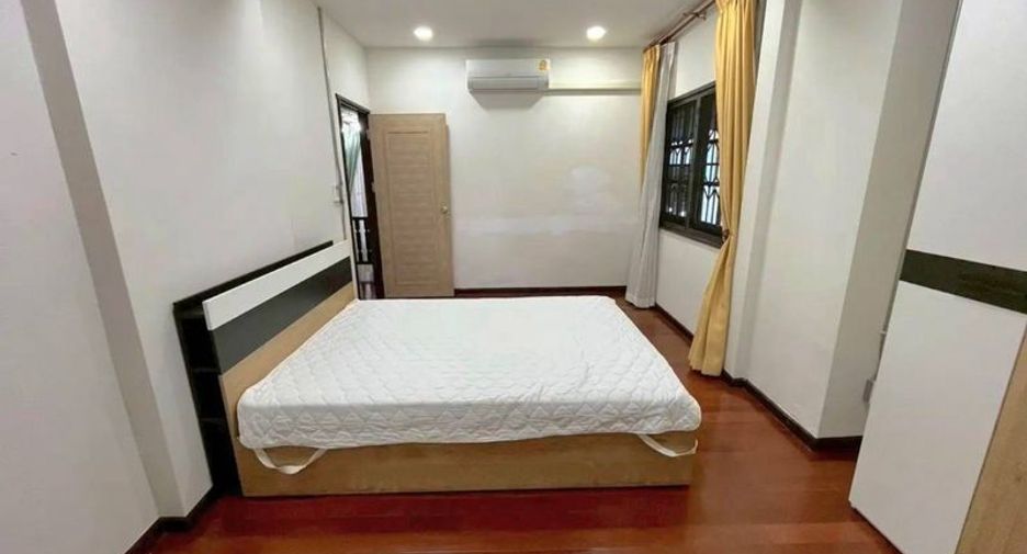 For rent 4 bedrooms house in Mueang Chiang Mai, Chiang Mai