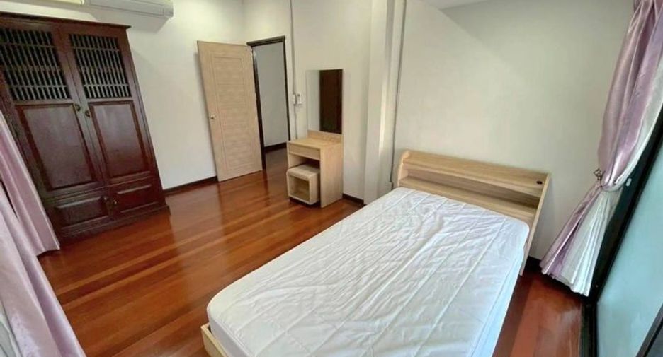 For rent 4 bedrooms house in Mueang Chiang Mai, Chiang Mai