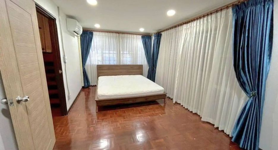 For rent 4 bedrooms house in Mueang Chiang Mai, Chiang Mai