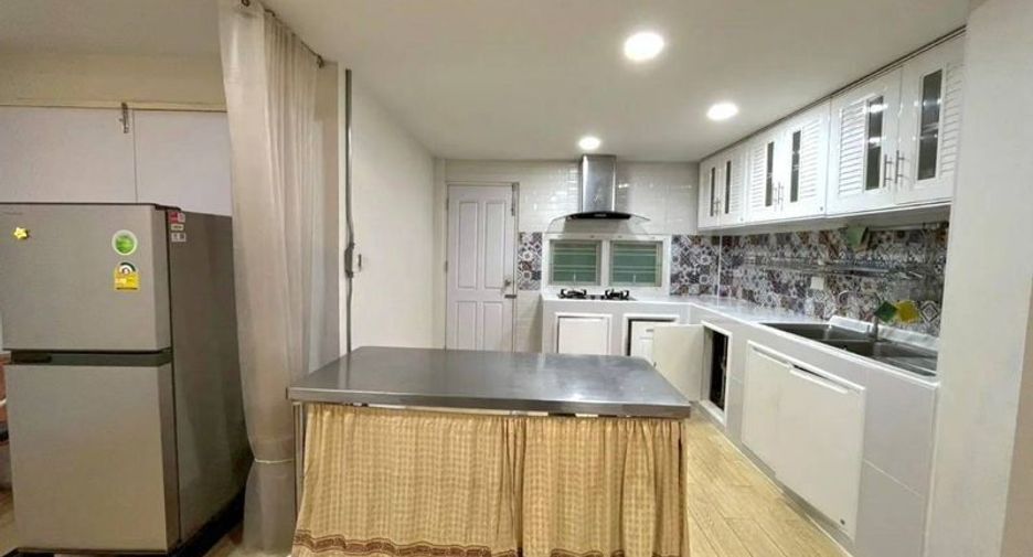 For rent 4 bedrooms house in Mueang Chiang Mai, Chiang Mai