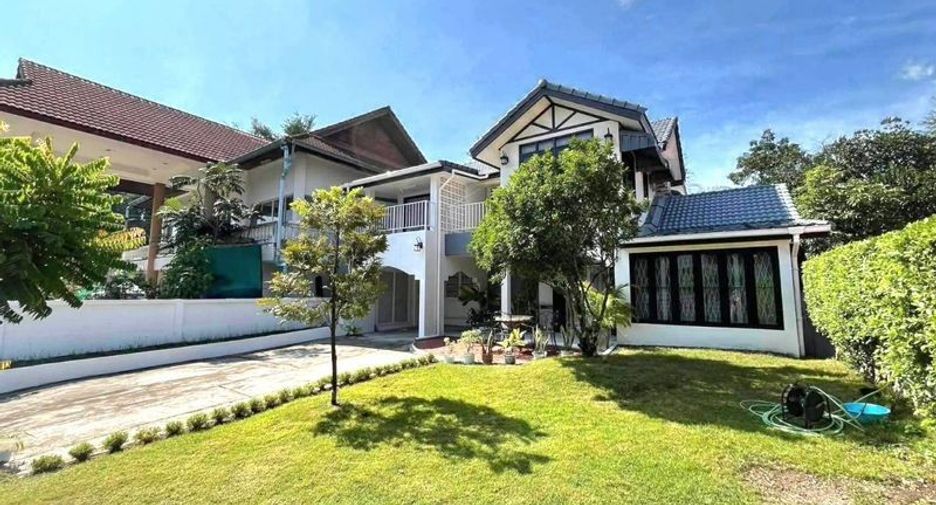 For rent 4 bedrooms house in Mueang Chiang Mai, Chiang Mai