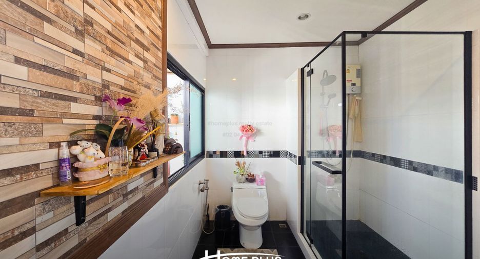 Casa adosada en venta de 2 habitaciones en Bang Rak, Bangkok